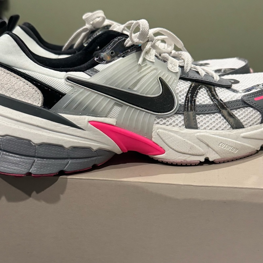 Nike Women's V2K White and Pink Running Shoes Size 9 (Worn Once)